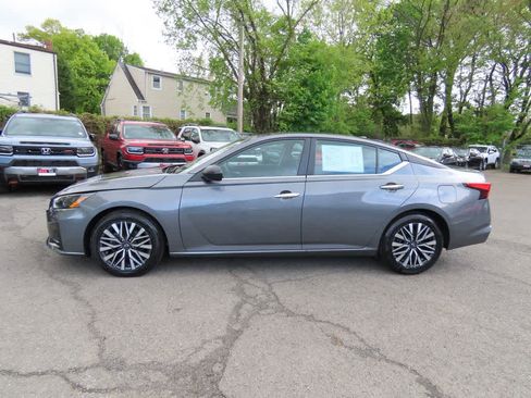 Used 2025 Nissan Altima 2.5 SV FWD image 3