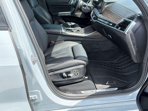 Used 2025 BMW X7 M60i AWD/4WD image 29