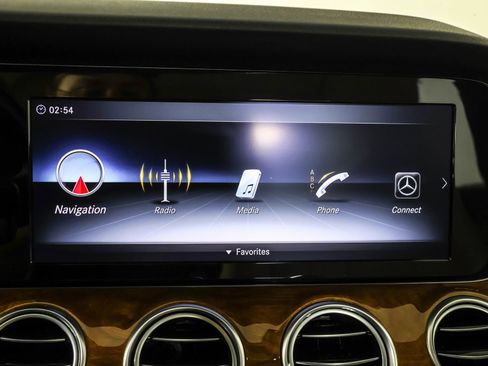 Used 2018 Mercedes-Benz E 300 4MATIC image 29