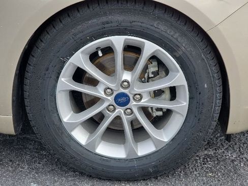 Used 2019 Ford Fusion SE FWD image 24