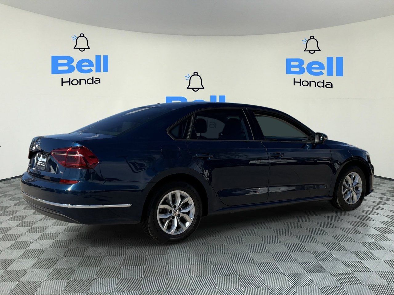 Used 2018 Volkswagen Passat 2.0T S w/ Driver Assistance Package FWD image 4