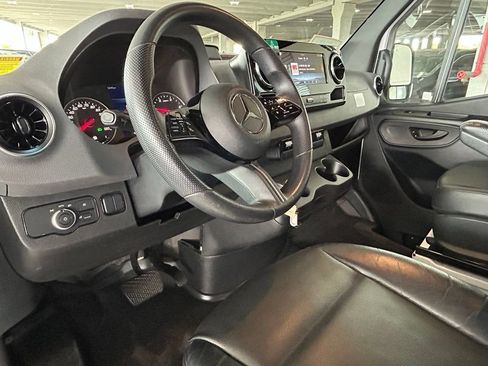 Used 2025 Mercedes-Benz Sprinter 2500 image 16