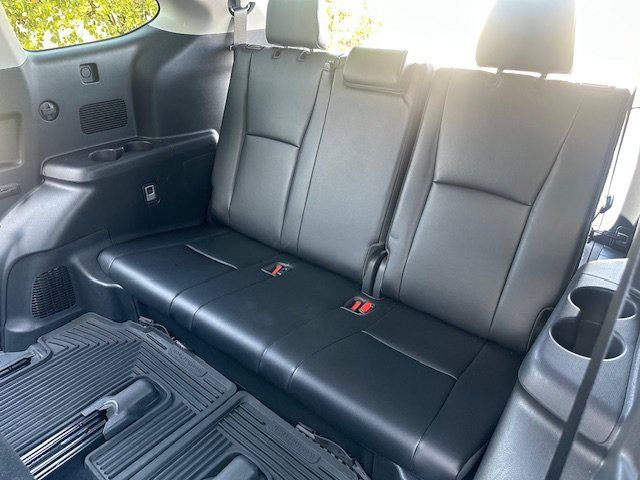 Used 2023 Toyota Highlander XLE AWD/4WD image 25