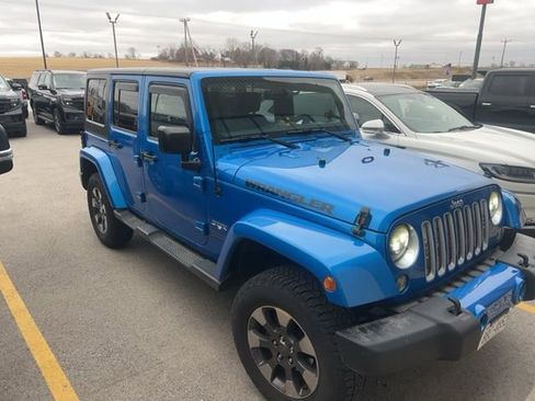 Used 2016 Jeep Wrangler Unlimited Sahara w/ Dual Top Group image 3