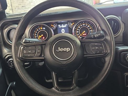 Used 2021 Jeep Gladiator Sport image 18