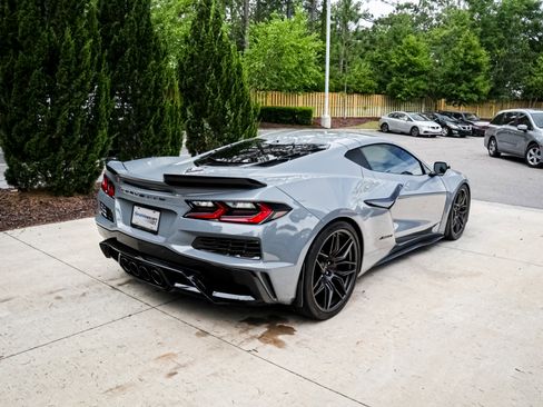 Used 2024 Chevrolet Corvette Z06 RWD image 10