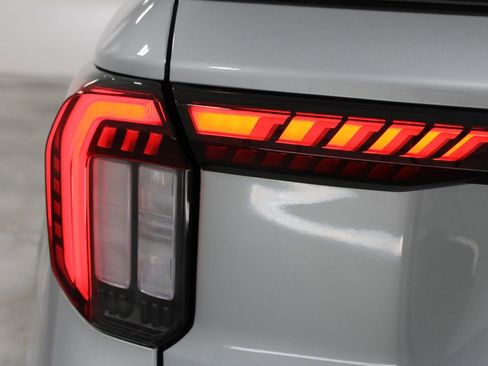 Used 2025 Ford Explorer Active image 26