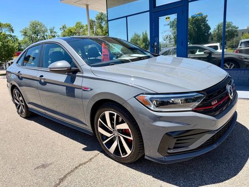 Used 2019 Volkswagen Jetta GLI Autobahn FWD image 3