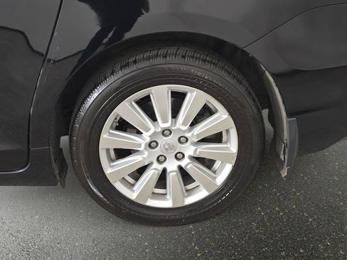 Used 2017 Toyota Sienna Limited Premium w/ Protection Package image 39