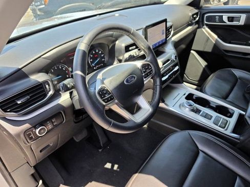 Used 2023 Ford Explorer XLT w/ Equipment Group 202A RWD image 17