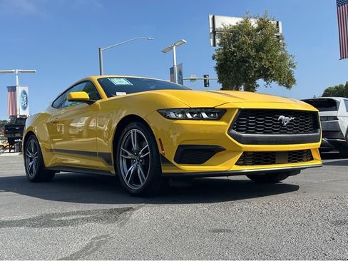 Used 2024 Ford Mustang Coupe RWD image 3