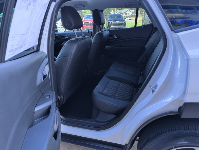 Used 2025 Chevrolet Trax LT w/ LT Convenience Package FWD image 23
