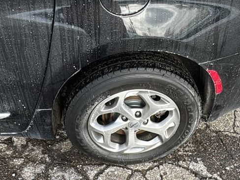 Used 2022 Chrysler Pacifica Limited image 28