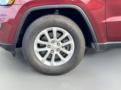 Used 2021 Jeep Grand Cherokee Laredo image 28