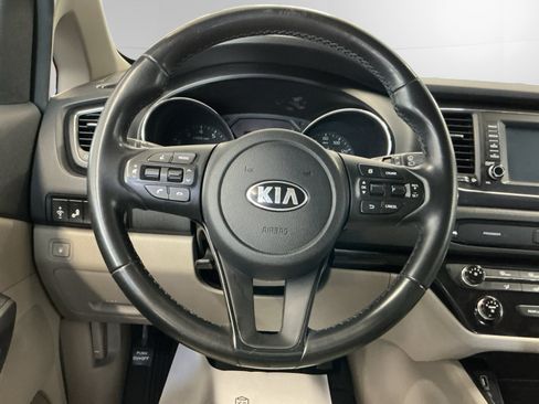 Used 2019 Kia Sedona EX FWD image 12