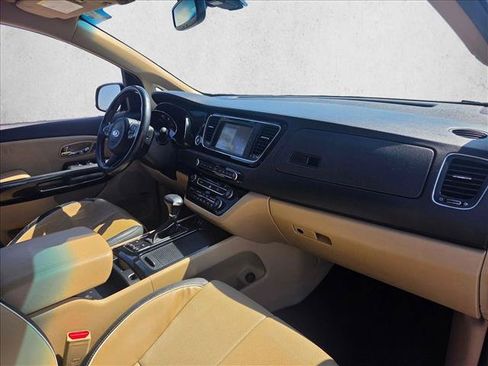 Used 2017 Kia Sedona SX FWD image 20
