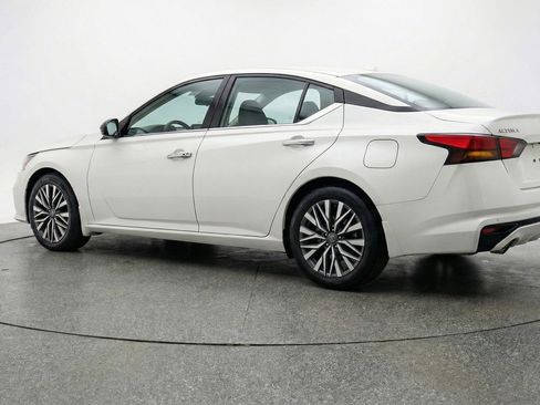 Used 2025 Nissan Altima 2.5 SV FWD image 6