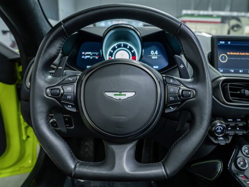 Used 2022 Aston Martin V8 Vantage Roadster image 14