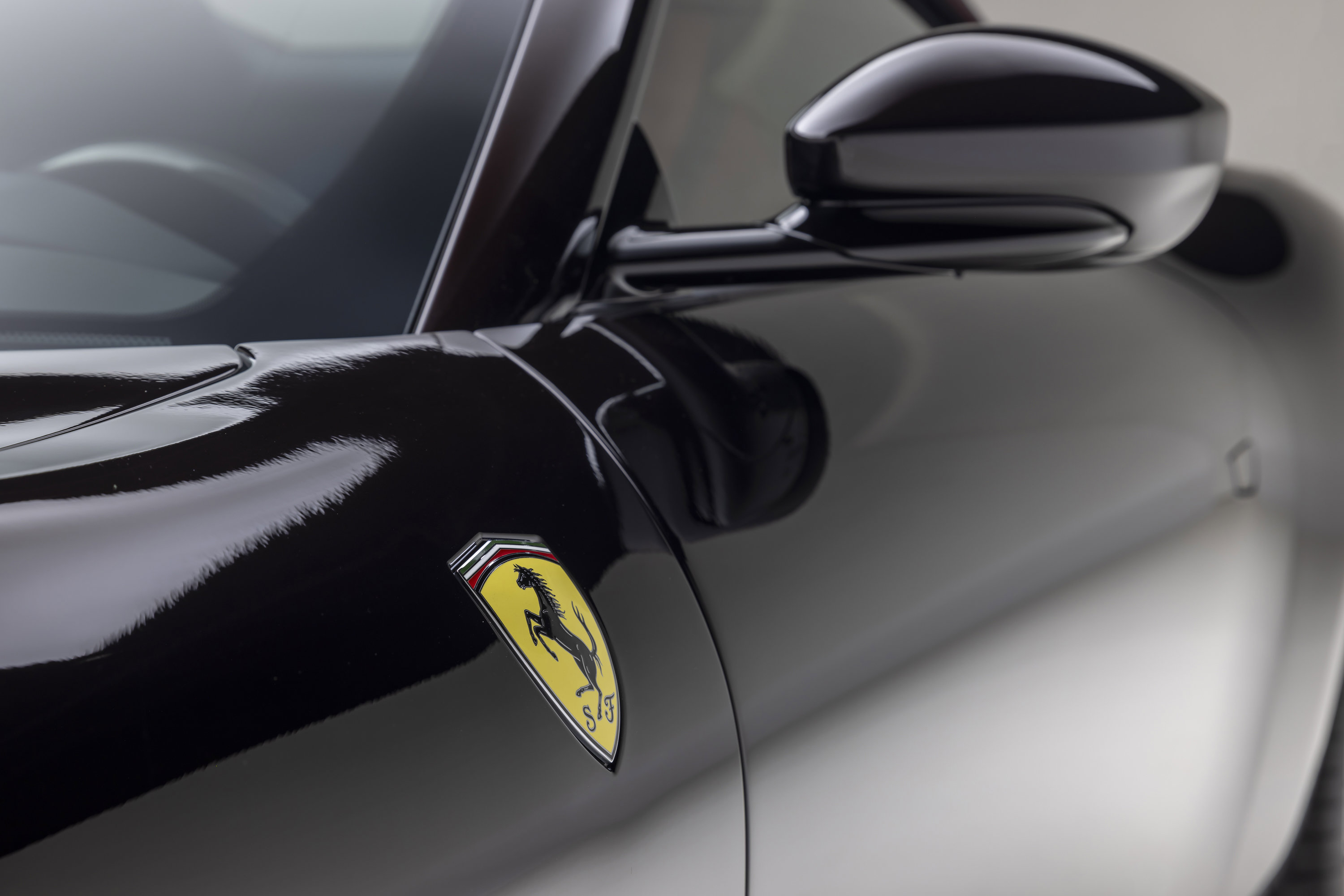 Certified 2026 Ferrari Roma Spider RWD image 33