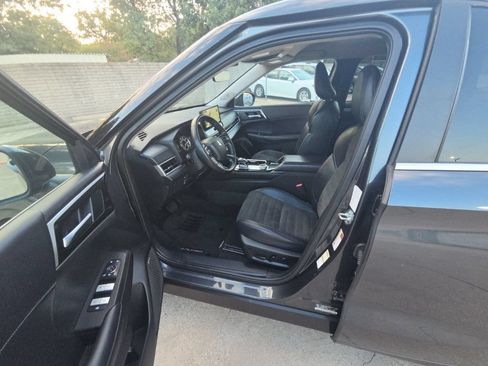 Used 2025 Mitsubishi Outlander SE FWD image 4
