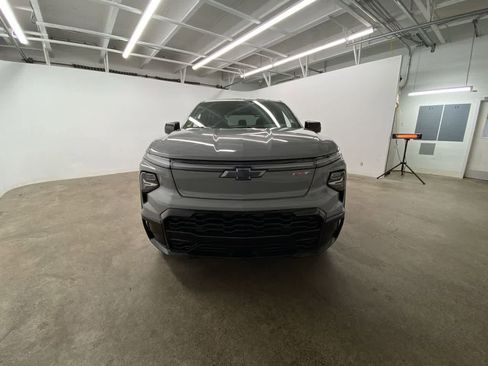 Used 2025 Chevrolet Silverado EV RST AWD/4WD image 9