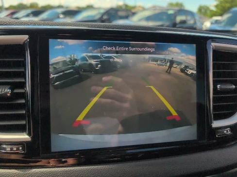 Used 2023 Chrysler Pacifica Touring-L FWD image 30