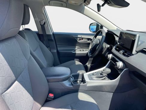 Used 2025 Toyota RAV4 XLE AWD/4WD image 10