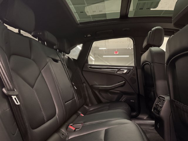 Certified 2026 Porsche Macan AWD/4WD image 27