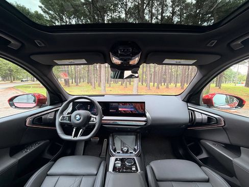 Used 2025 BMW X3 xDrive30i w/ Premium Package AWD/4WD image 2