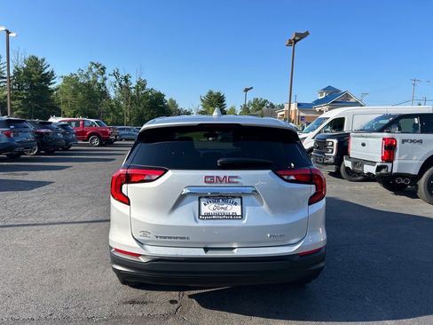 Used 2020 GMC Terrain SLE image 11