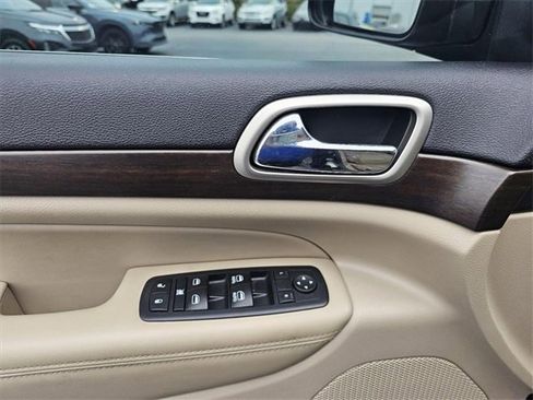 Used 2017 Jeep Grand Cherokee Laredo w/ Quick Order Package 2BE image 30