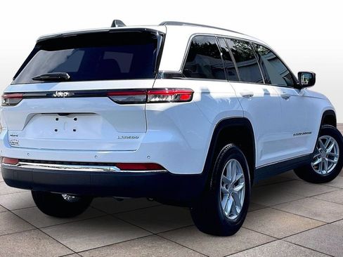 Used 2023 Jeep Grand Cherokee Laredo w/ Luxury Tech Group I AWD/4WD image 12