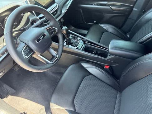Used 2026 Jeep Compass Latitude AWD/4WD image 9
