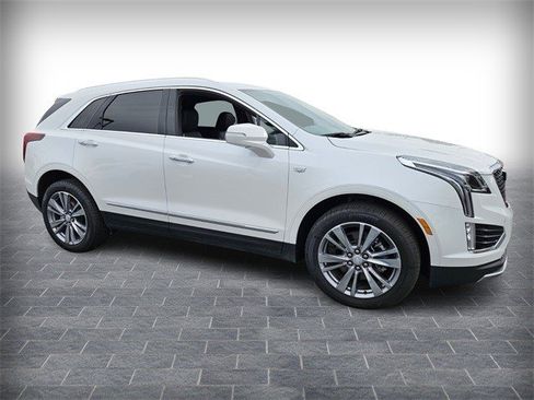 Certified 2025 Cadillac XT5 Premium Luxury image 3