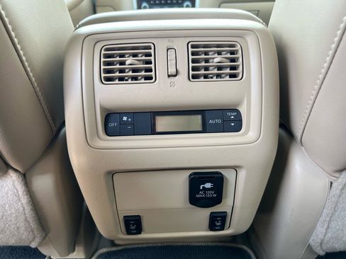 Used 2014 Nissan Pathfinder SL w/ SL Premium Package FWD image 16