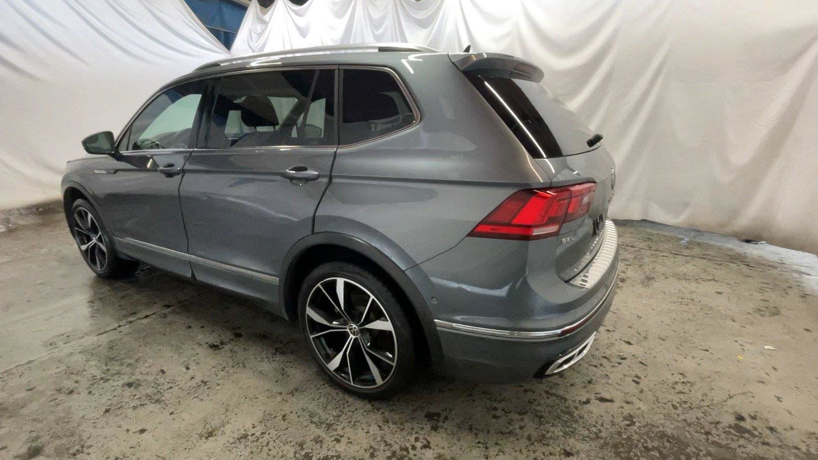 Used 2022 Volkswagen Tiguan SEL R-Line AWD/4WD image 10