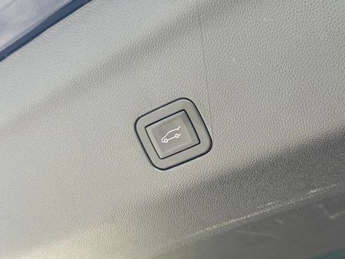 Certified 2025 Chevrolet Tahoe Premier RWD image 18