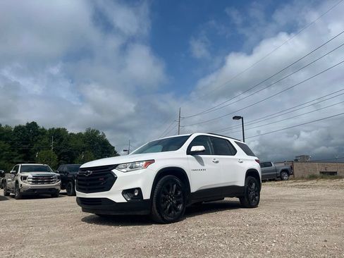 Used 2021 Chevrolet Traverse RS FWD image 2