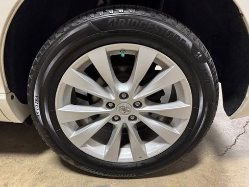 Used 2015 Toyota Venza LE AWD/4WD image 35