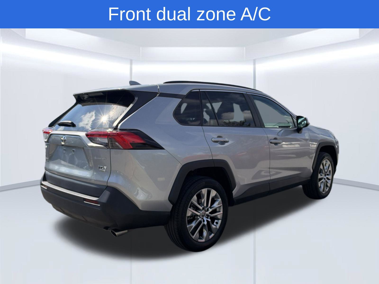 Used 2021 Toyota RAV4 XLE Premium AWD/4WD image 5