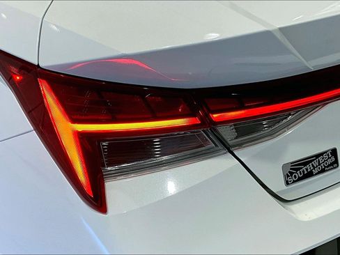 Used 2025 Hyundai Elantra SEL image 23