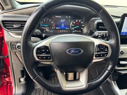 Certified 2022 Ford Explorer XLT w/ Equipment Group 202A AWD/4WD image 17
