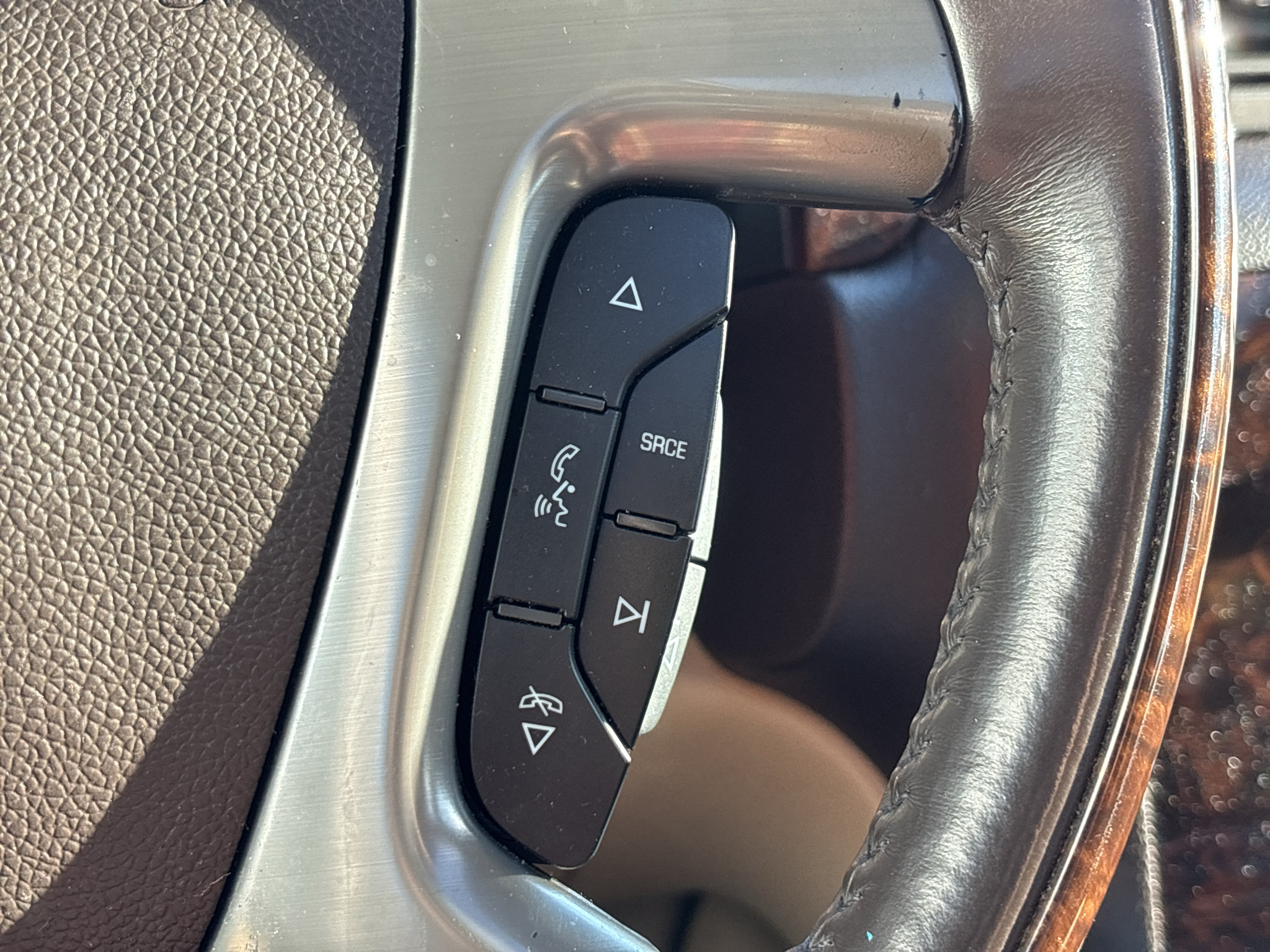 Used 2013 GMC Yukon XL Denali RWD image 20