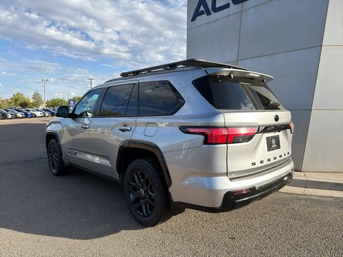 Used 2025 Toyota Sequoia Platinum AWD/4WD image 7