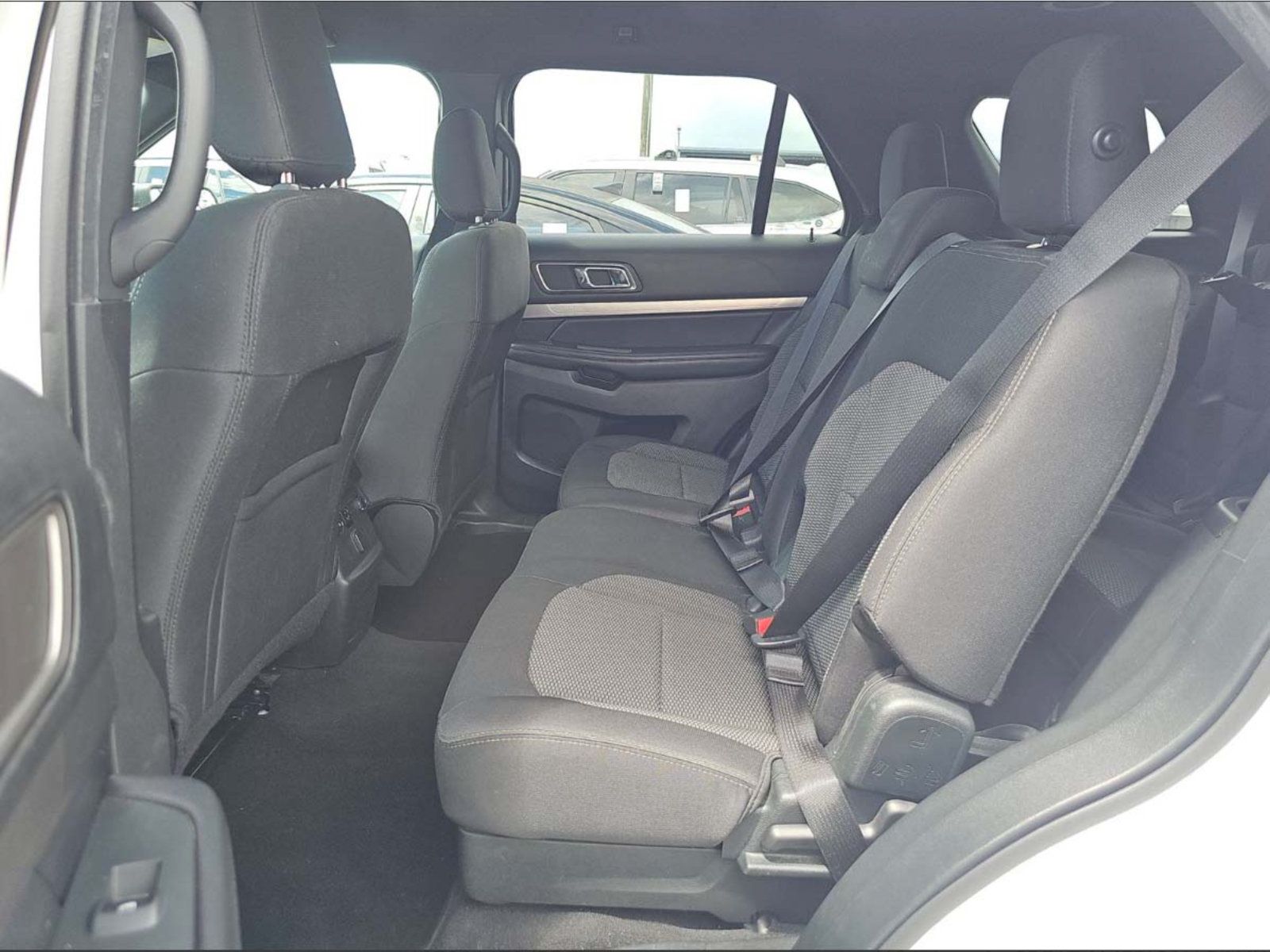 Used 2019 Ford Explorer XLT FWD image 3