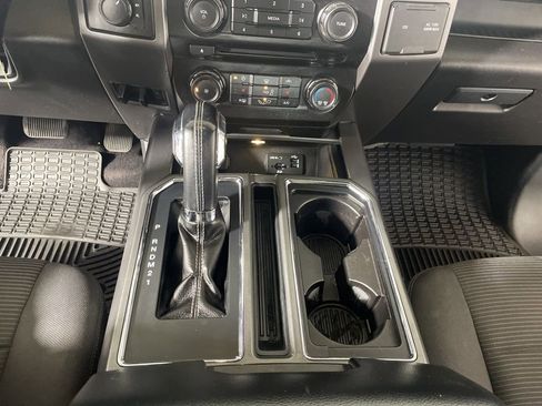 Used 2015 Ford F150 XLT w/ Equipment Group 302A Luxury AWD/4WD image 17