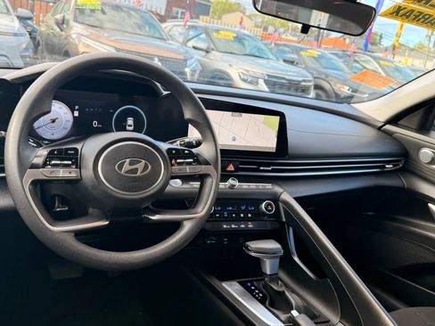 Used 2024 Hyundai Elantra SEL FWD image 17
