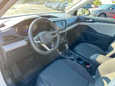Used 2024 Volkswagen Taos SE image 10