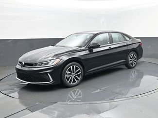 Used 2025 Volkswagen Jetta SE FWD video 1