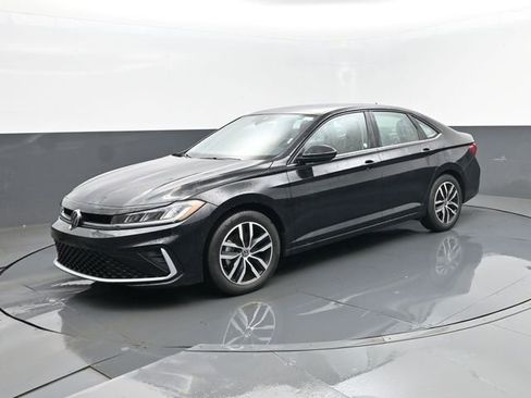 Used 2025 Volkswagen Jetta SE FWD image 1